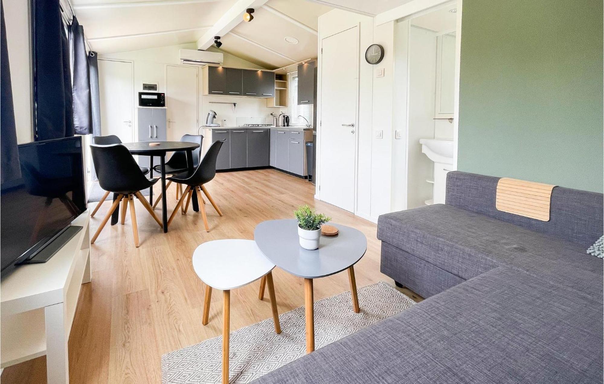 Gorgeous Home In Tzummarum With Wifi Buitenkant foto